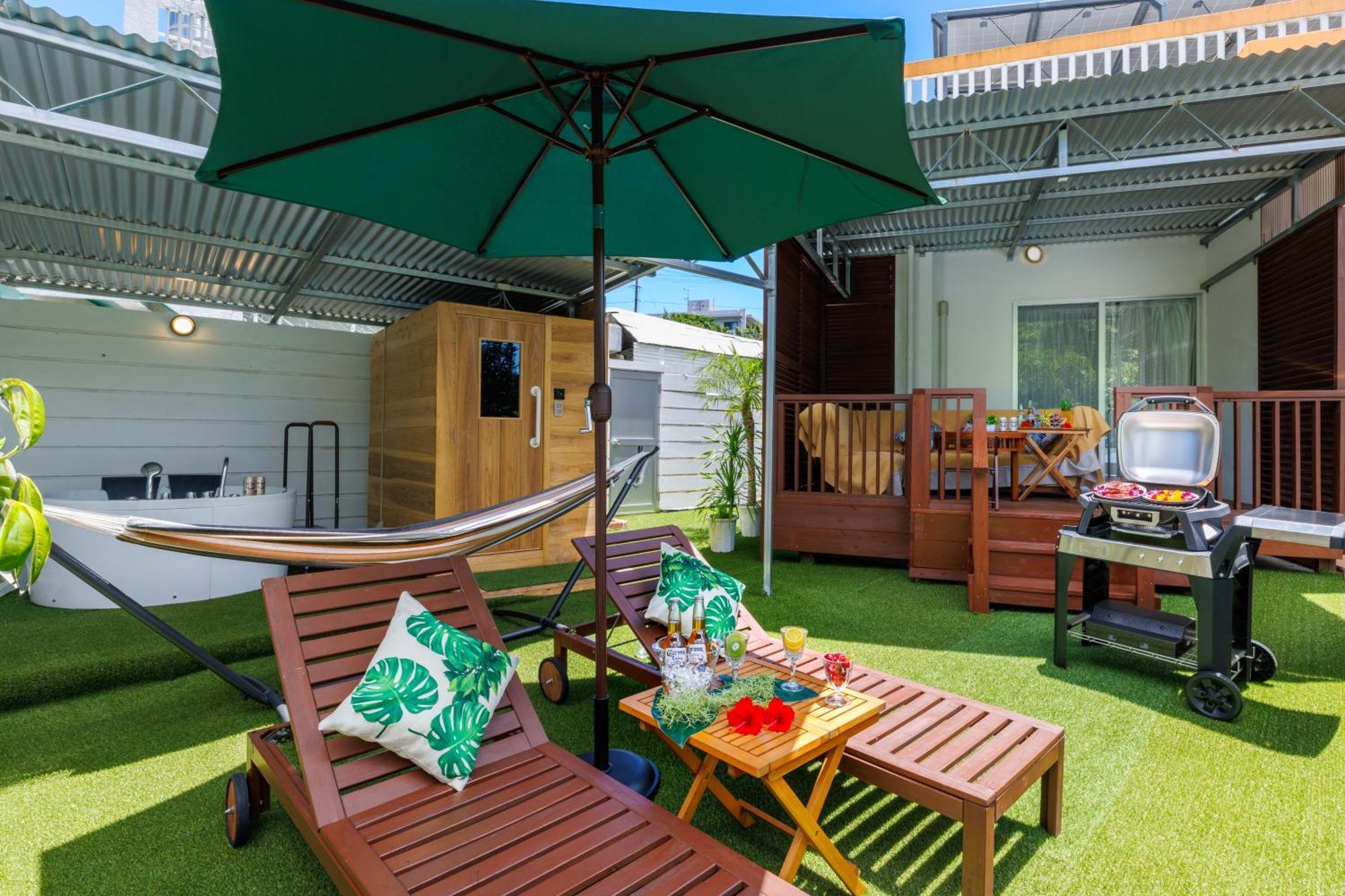 新規オープン サウナ Bbq ジャグジー付き 最大7名 無料駐車場4台 ビーチまで車で5分 Sky House Villa Uruma Bagian luar foto